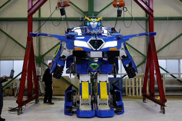 車が人型ロボットに変形 ソフトバンク系などが報道陣に公開 大河原ロボ J Deite Ride Itmedia ビジネスオンライン