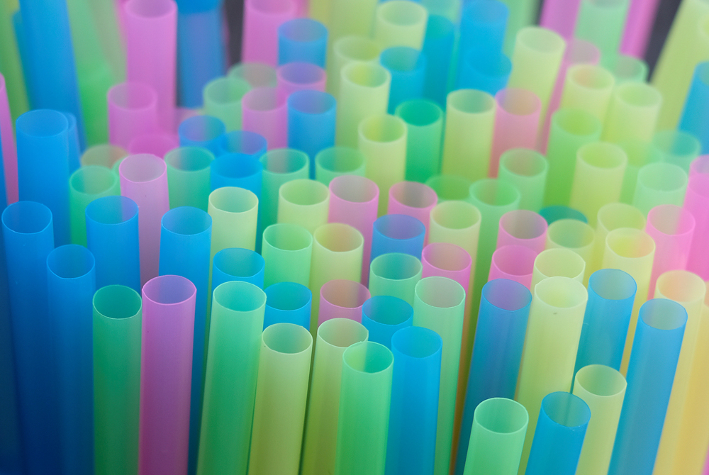欧州委 使い捨てプラスチック製品の禁止を提案 綿棒やストローなど Itmedia ビジネスオンライン