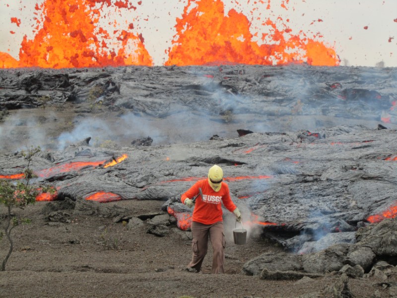 ハワイ火山噴火、科学者が自然に挑む「決死の調査」：意気地なしには務まらない（1/3 ページ） - ITmedia ビジネスオンライン