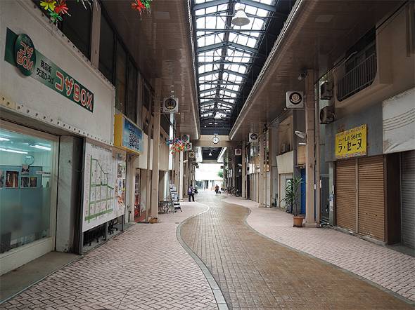 沖縄 コザの街のシャッターが少しずつ開き始めている理由 ロックの街に何が 3 4 ページ Itmedia ビジネスオンライン