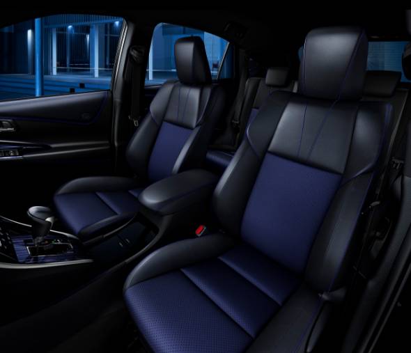 トヨタ ハリアー に特別仕様車 黒 青のクールな内装 外装は力強さを演出 2 2 ページ Itmedia ビジネスオンライン