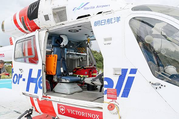 着陸の制限からコンパクト性が求められる機体のため、室内空間は極めて限定的