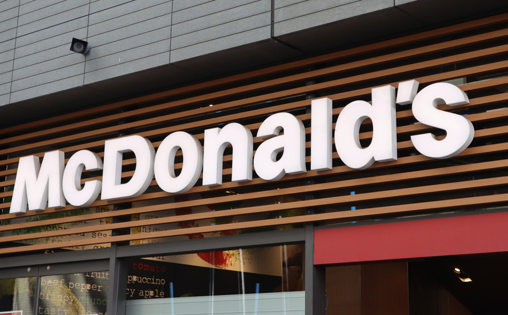 おもちゃがいっぱいだ 子どもが群がる箱から見えたマクドナルドの新戦略 期間限定で実施 1 2 ページ Itmedia ビジネスオンライン