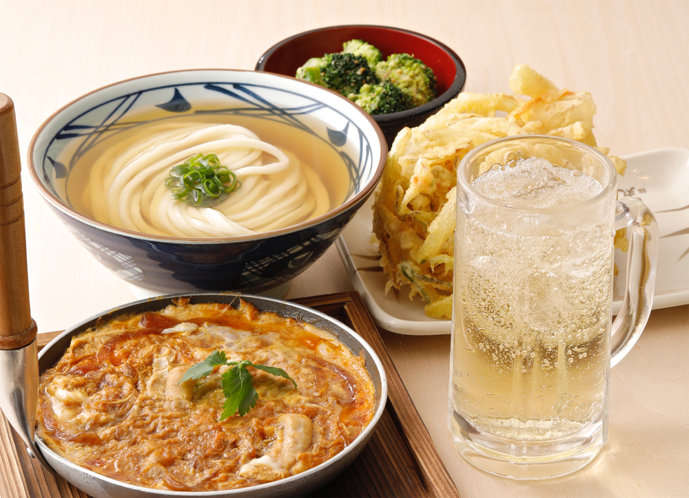 丸亀製麺が始めた「30分飲み放題」 何が見えてきたのか：水曜インタビュー劇場（実験公演）（1/5 ページ） - ITmedia ビジネスオンライン