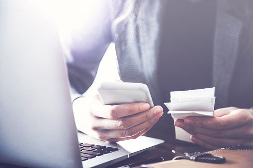領収書の処理をスマホ撮影で 精算業務を省力化する「ExpenseIt」をコンカーが開発 - ITmedia ビジネスオンライン