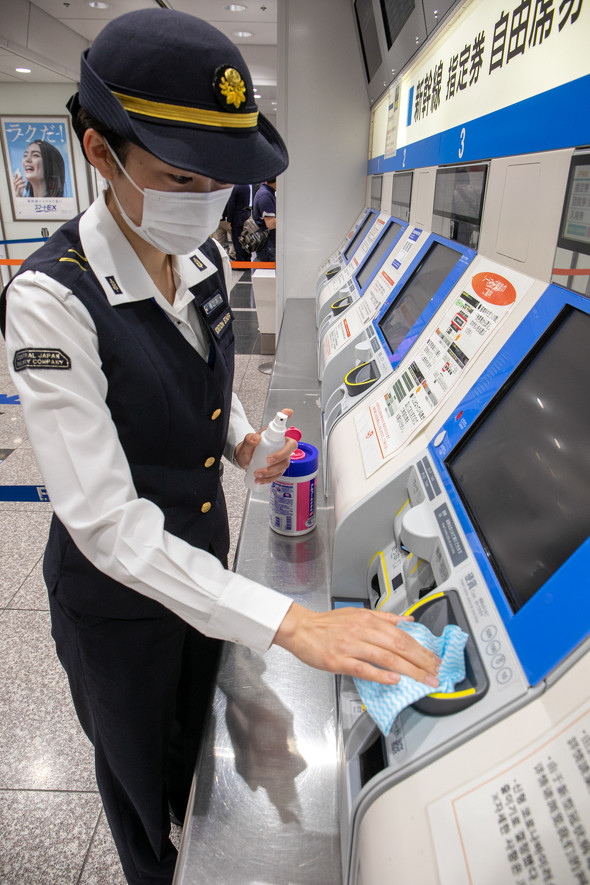 コロナ直撃の東海道新幹線 消毒 換気に続くjr東海の対策は 薬師如来 大型連休中には利用者数が対前年6 に 3 4 ページ Itmedia ビジネスオンライン