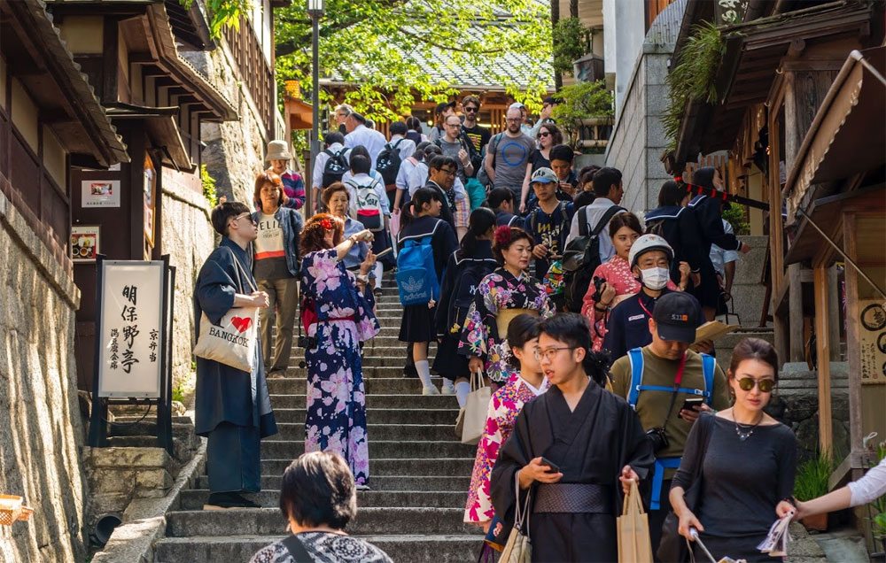 そろそろ 旅行だから 学校休みます を認めませんか 戦後最悪gdpから脱するために ナウティスニュース