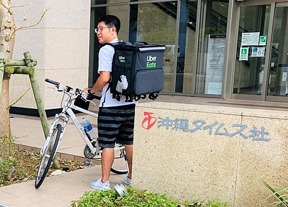 暑い沖縄でウーバーイーツは稼げるのか？ 中年記者が1週間、自転車を 