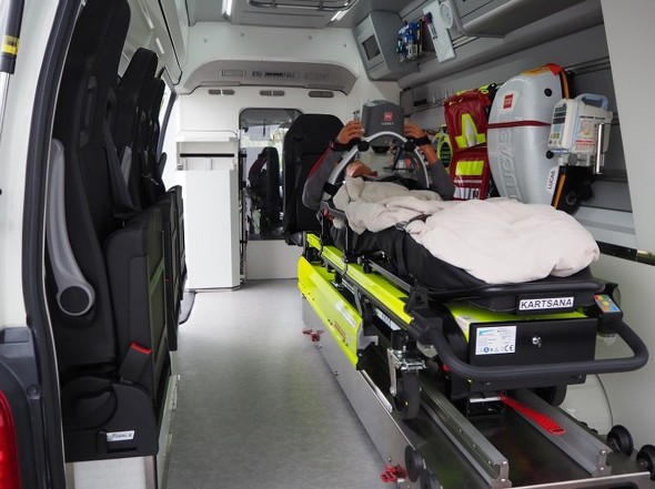 Dmm子会社ベルリング 新型救急車を公開 第3の救急車メーカーとして22年の量産化を目指す C Cabin 2 3 ページ Itmedia ビジネスオンライン