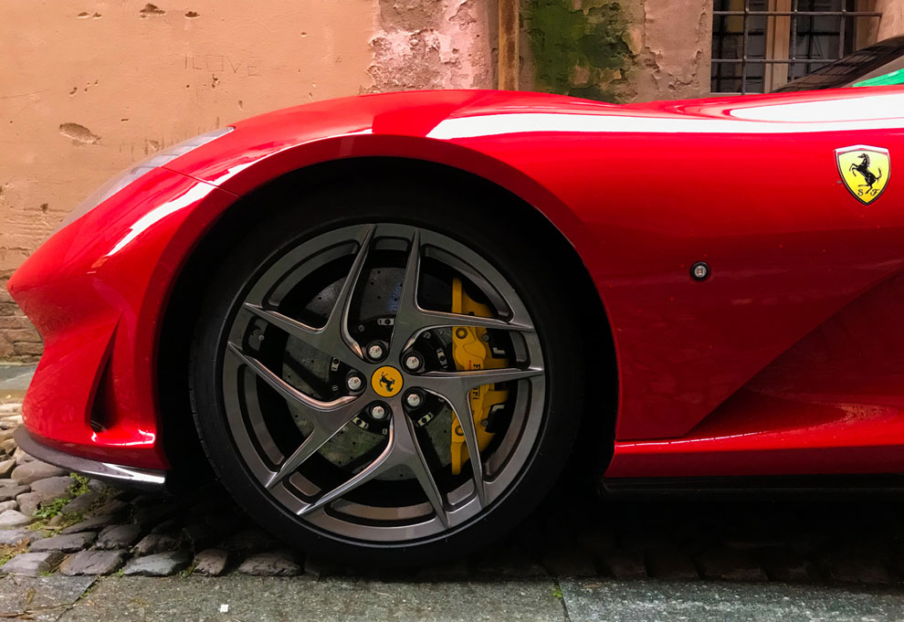 コロナ禍で なぜ 高級スポーツカー が売れているのか 世界を読み解くニュース サロン 1 4 ページ Itmedia ビジネスオンライン