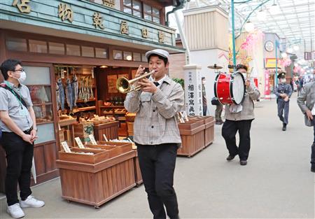 西武園ゆうえんち 新装開業 昭和の町並み再現 ゴジラ乗り物 1 2 ページ Itmedia ビジネスオンライン