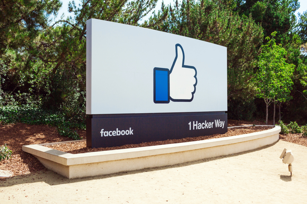 フェイスブックの時価総額1兆ドル突破　米独禁法勝訴で