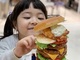 よく利用するファストフード店「ハンバーガー」が1位　コロナ禍で利用方法に変化が？