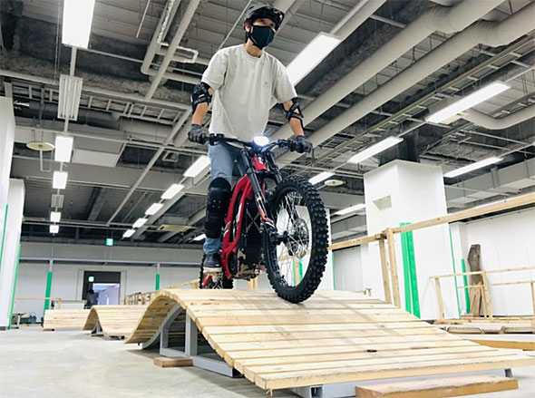 日本初！ 電動バイク専用インドアスポーツ施設がイオン海老名に 