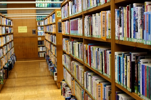 図書館で一番本を借りている職業は「専業主婦、主夫」　特に読まれているジャンルは？