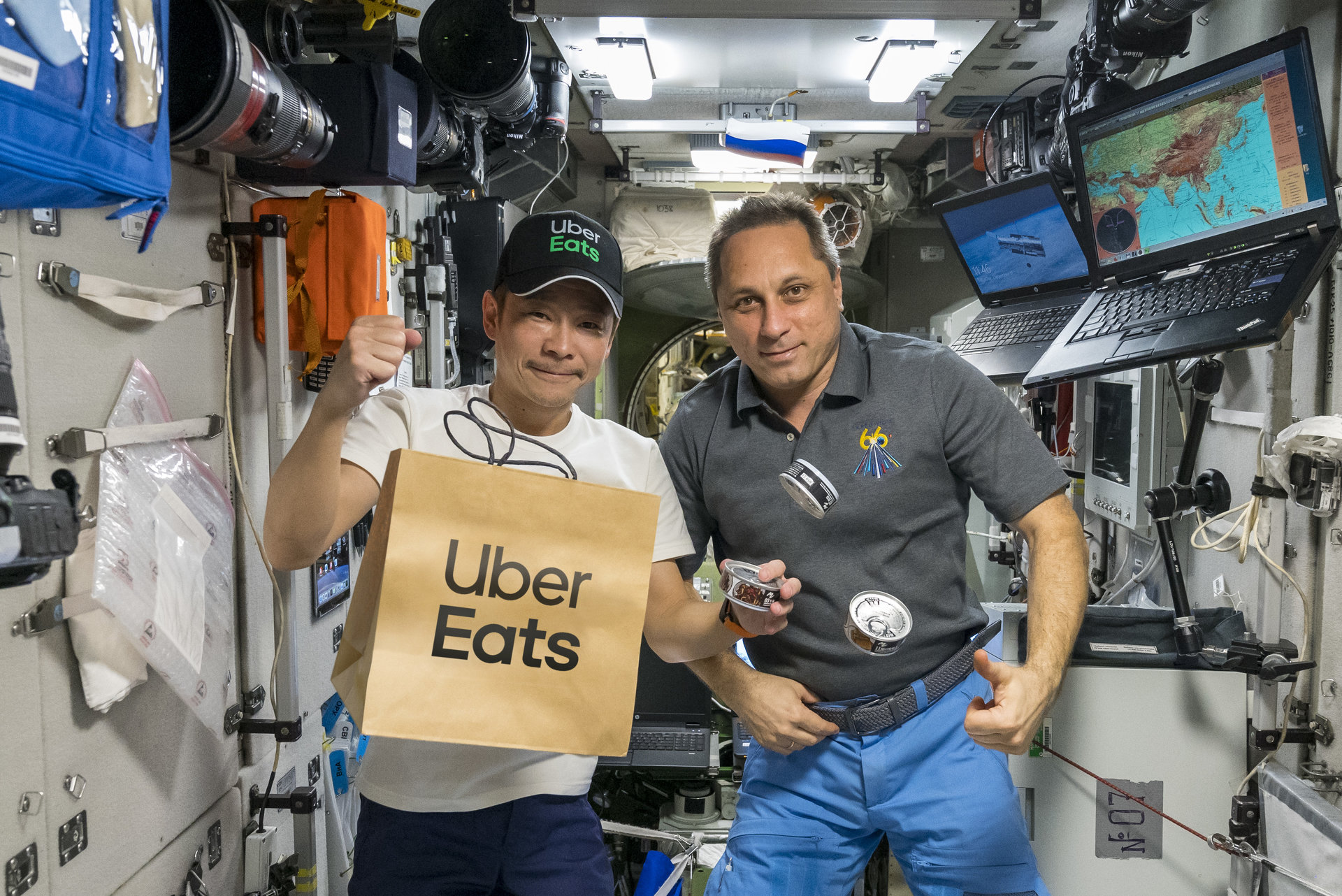 Uber Eats、宇宙に初デリバリー ISS滞在中の前澤さんが「サバの味噌煮 