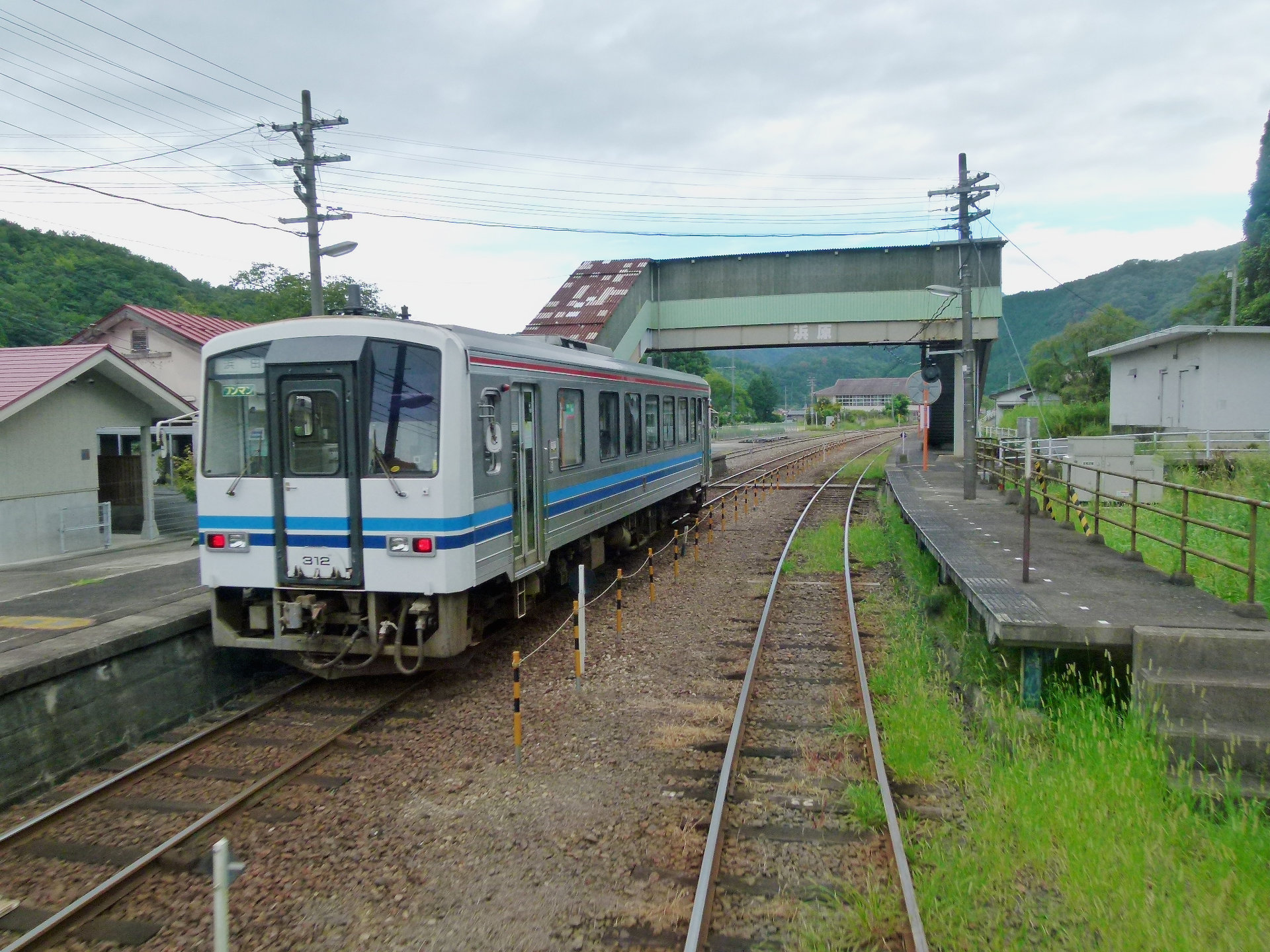 赤字ローカル線存廃問題 「輸送密度」だけで足切りするな：杉山淳一の 