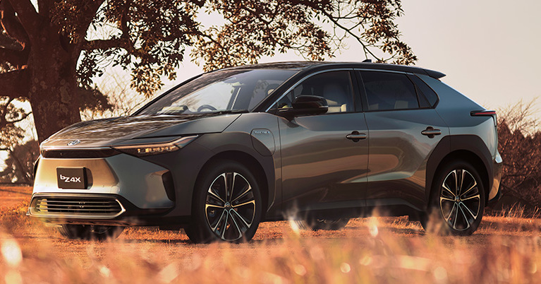 トヨタ、新型EV「bZ4X」発表 サブスク「KINTO」限定で5月発売へ：初