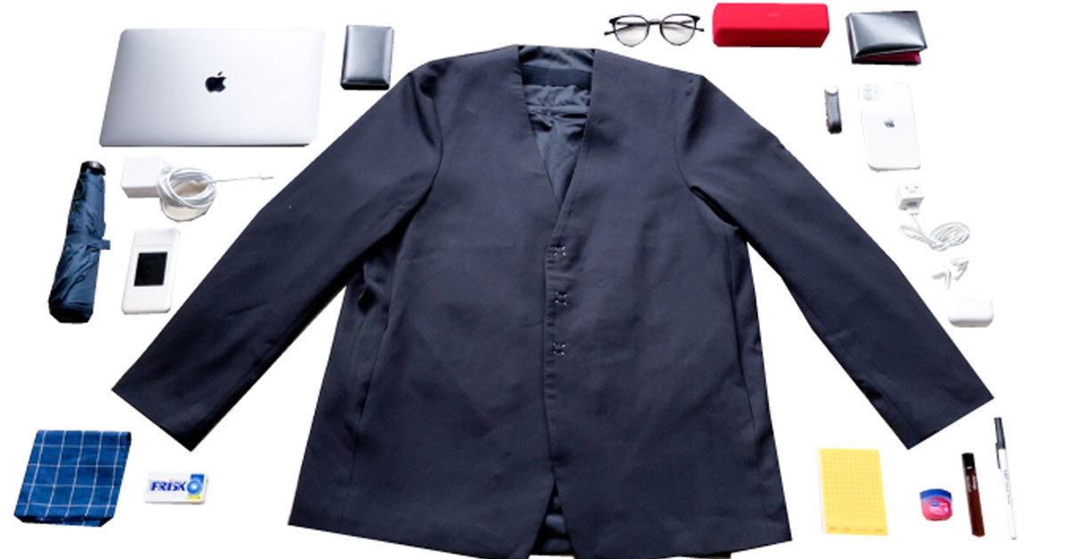 ジャケットがバッグに!? PCやケーブル類も収納できる「RAKKU 着るバッグ」：3万3000円 ITmedia ビジネスオンライン
