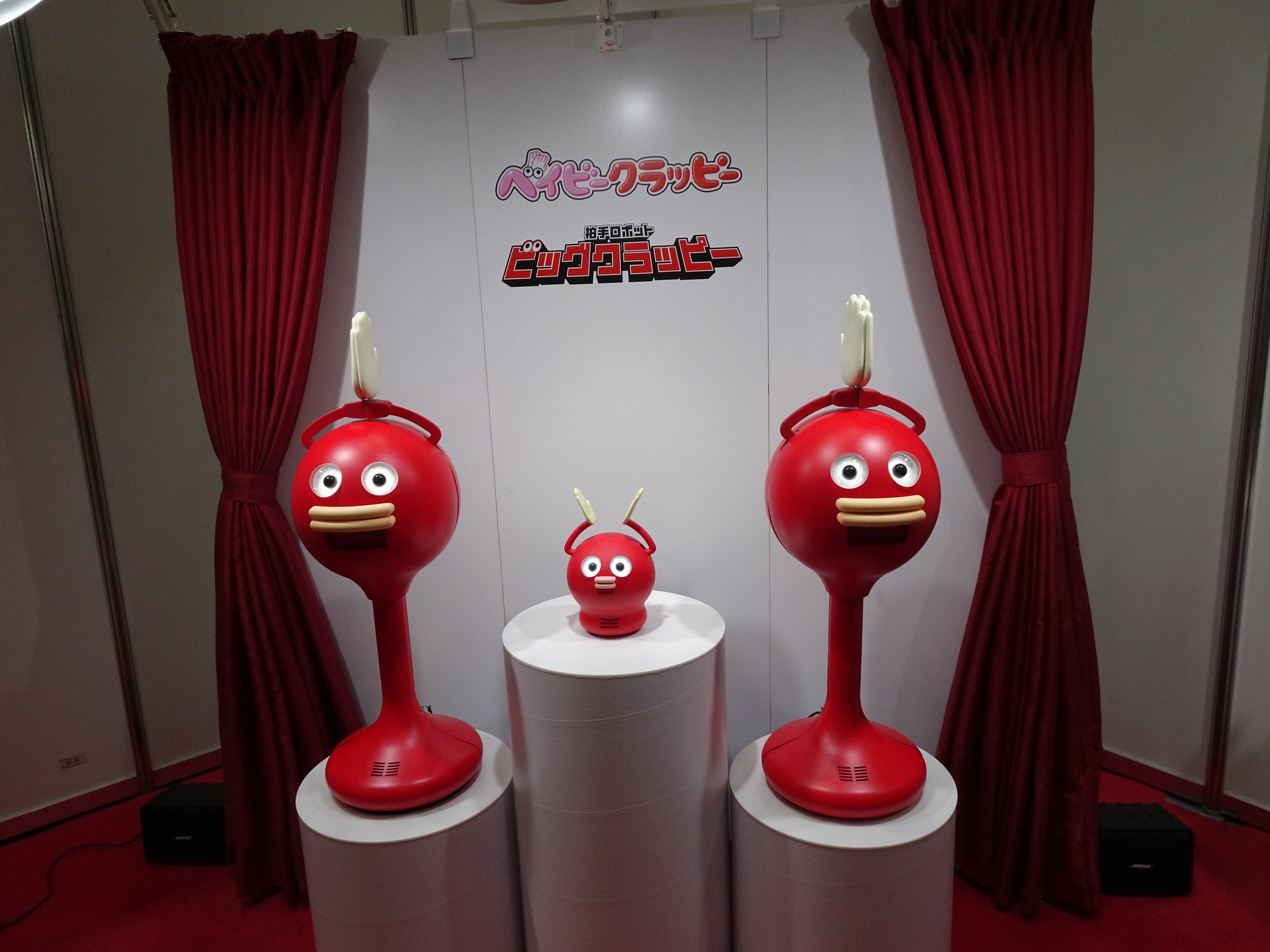 拍手ロボット「ビッグクラッピー」、携帯ショップから注文が相次いで