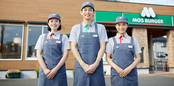 真っ白”なモスバーガー店舗、東京・恵比寿に登場 店内やスタッフ制服も「白」、狙いは？：7月末までの期間限定（1/2 ページ） - ITmedia  ビジネスオンライン