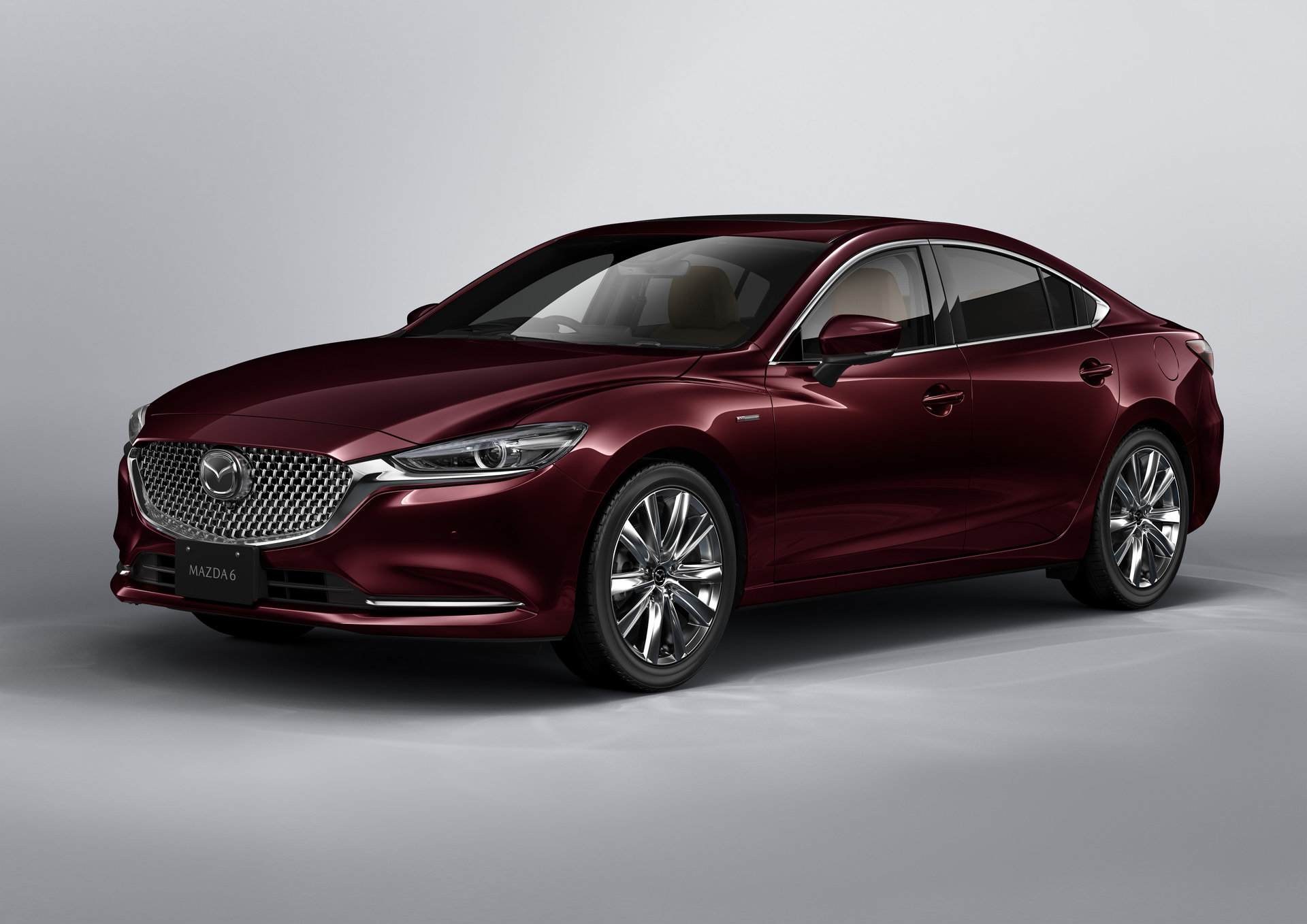 マツダ、「MAZDA6」を商品改良 20周年記念の特別仕様車も導入：12月 