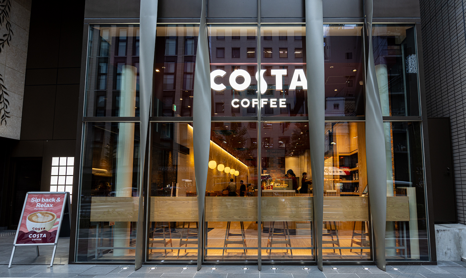 英国発のカフェチェーン「コスタコーヒー」が上陸 どう戦っていくのか
