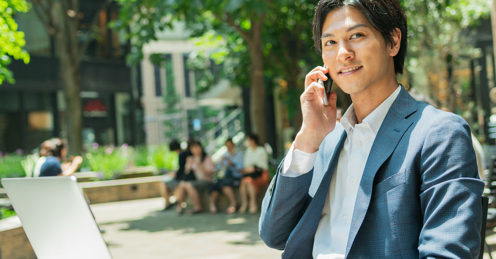 オフィス環境が「やる気」に直結? 働く環境に満足する社員の約9割が「仕事がおもしろい」 - ITmedia ビジネスオンライン