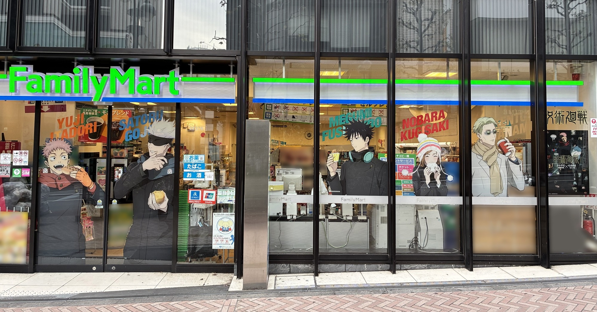 ファミマのラッピング店舗が“聖地”に広がる