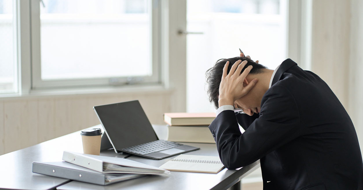 「休みたいけど休めない」会社員が4割超 体調不良でも働く人たちの本音