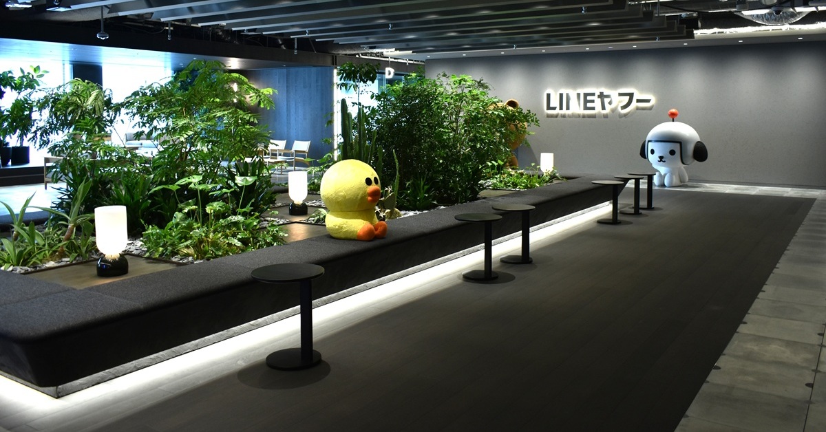出社回帰のLINEヤフー、切り札は“自宅感ある新オフィス” 「ごろ寝ラウンジ」「会議室前の気配り」など仕掛け続々