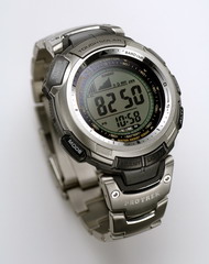 薄く、小さくなって新発売――カシオ、ソーラー電波タイプ腕時計