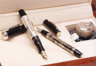 Visconti」、世界遺産をモチーフにした高級万年筆など3製品：＋D Style