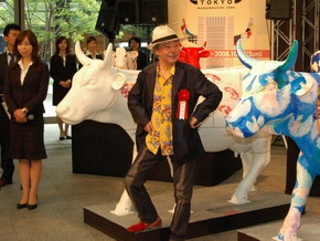 入金 不要 ギャンブルk8 カジノしょこたん、牛に宇宙を描く――「CowParade東京丸の内 2008」仮想通貨カジノパチンコスロット 方法