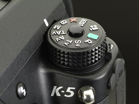 過去と未来への仕掛けを備えたカメラ――ペンタックス「K-5」（1）：矢野 