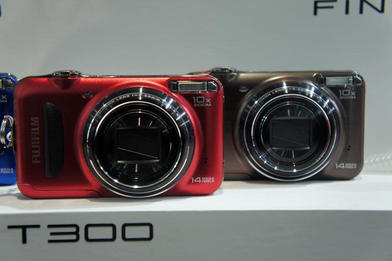 FUJIFILM デジタルカメラ FinePix T300 光学10倍 シャンパンゴールド FX-T300G