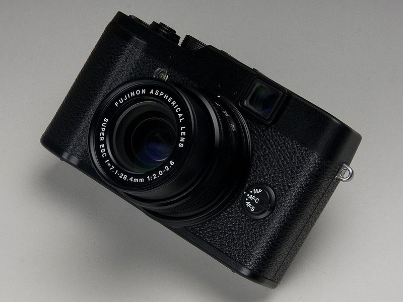 FUJIFILM X10」第1回――デザインにホレるカメラ：長期試用リポート（1/2