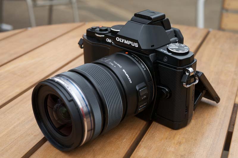 ファーストインプレッション オリンパス「OLYMPUS OM-D E-M5」（1/2