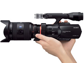 フルサイズセンサー搭載、レンズ交換式“ハンディカム”「NEX-VG900 