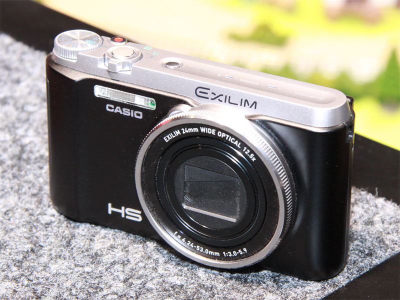 カシオ、「全焦点マクロ」撮影搭載の「EX-ZR1000」を展示：photokina