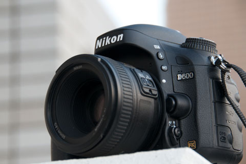 美品 Nikon D600 デジタル一眼レフカメラ　フルサイズ デビューに