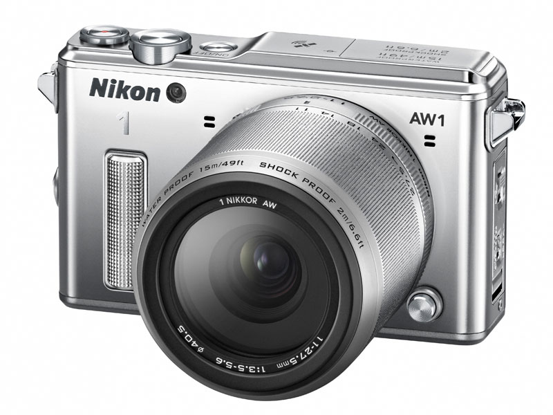 「世界初」 レンズも防水のミラーレス ニコン「Nikon 1 AW1