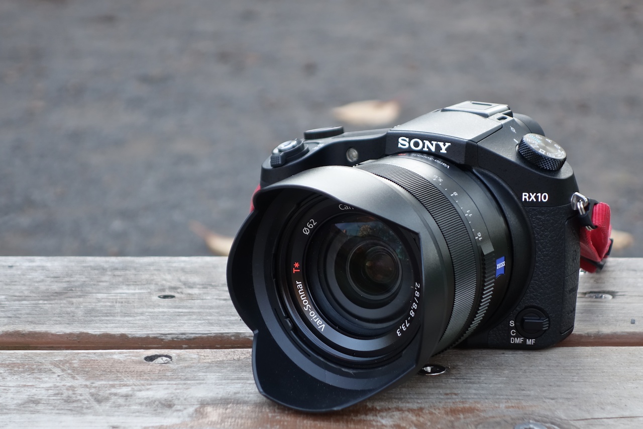これ1台で何でもしっかり 全域F2.8の1型センサー搭載機「DSC-RX10 