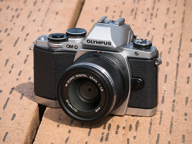 OLYMPUS OM-D E-M10」第2回――普段使いが似合うレンズとカメラ：長期