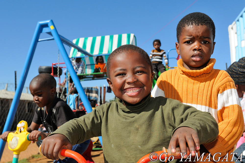 アフリカで子供の笑顔を撮る 山形豪 自然写真撮影紀 Itmedia News