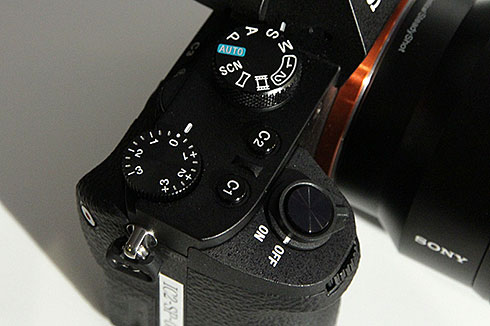 5軸手ブレ補正搭載のフルサイズミラーレスカメラ「α7 II」を発表 