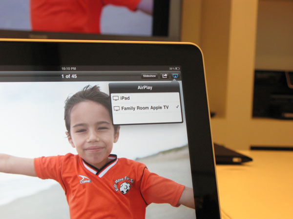 AirPlay𗘗p΁AApple TVȂǂɎʐ^⓮AiTunes_E[hfȂǂ\łB𑜓x720pBiPad𑀍삷ƃerɎʂoꂽʐ^BXChV[Ȃǂł