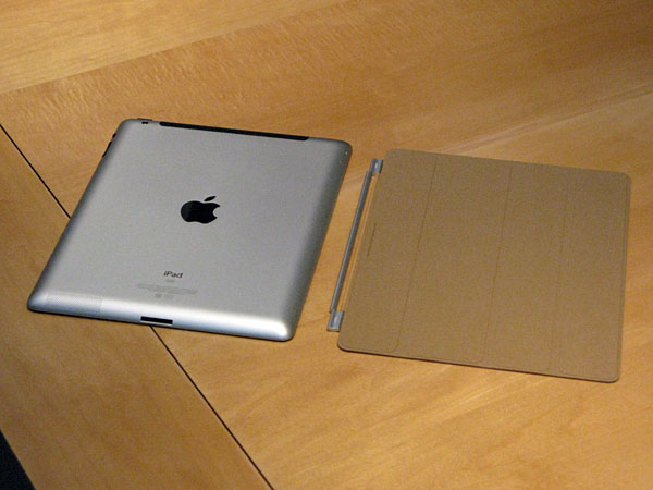iPad 2̔]ɂɕی삷邽߁AƎɊJꂽ̂iPad Smart Cover