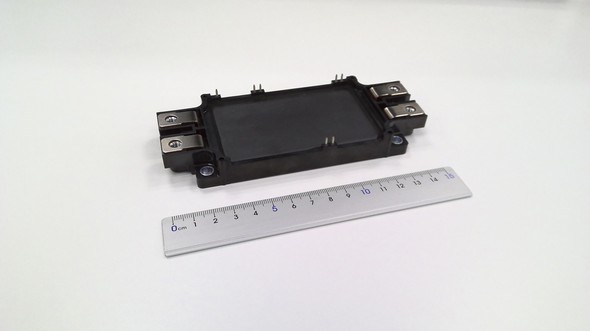 �u�Y�ƗpNX�^�C�v 1.2kV IGBT���W���[���v