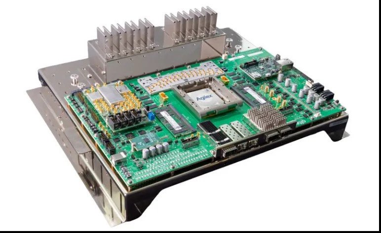 64Gサンプル/秒の広帯域RFを統合、AlteraのSoC FPGA：航空宇宙、防衛